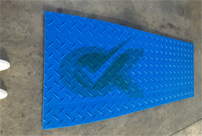 <h3>single-sided pattern plastic road mat 4’x8′ for civil Engineering</h3>
